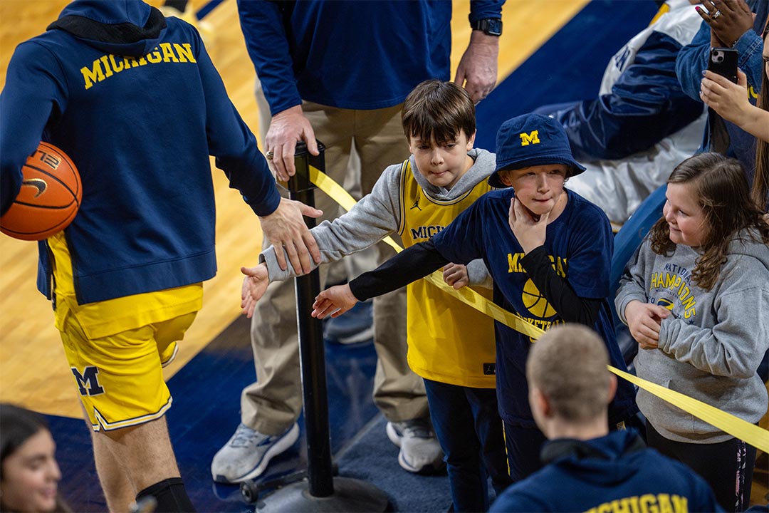 Kids get high-fives as Michigan basketball takes the court