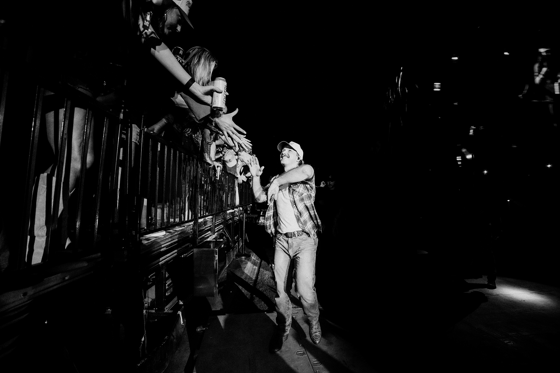 Morgan Wallen high fiving fans